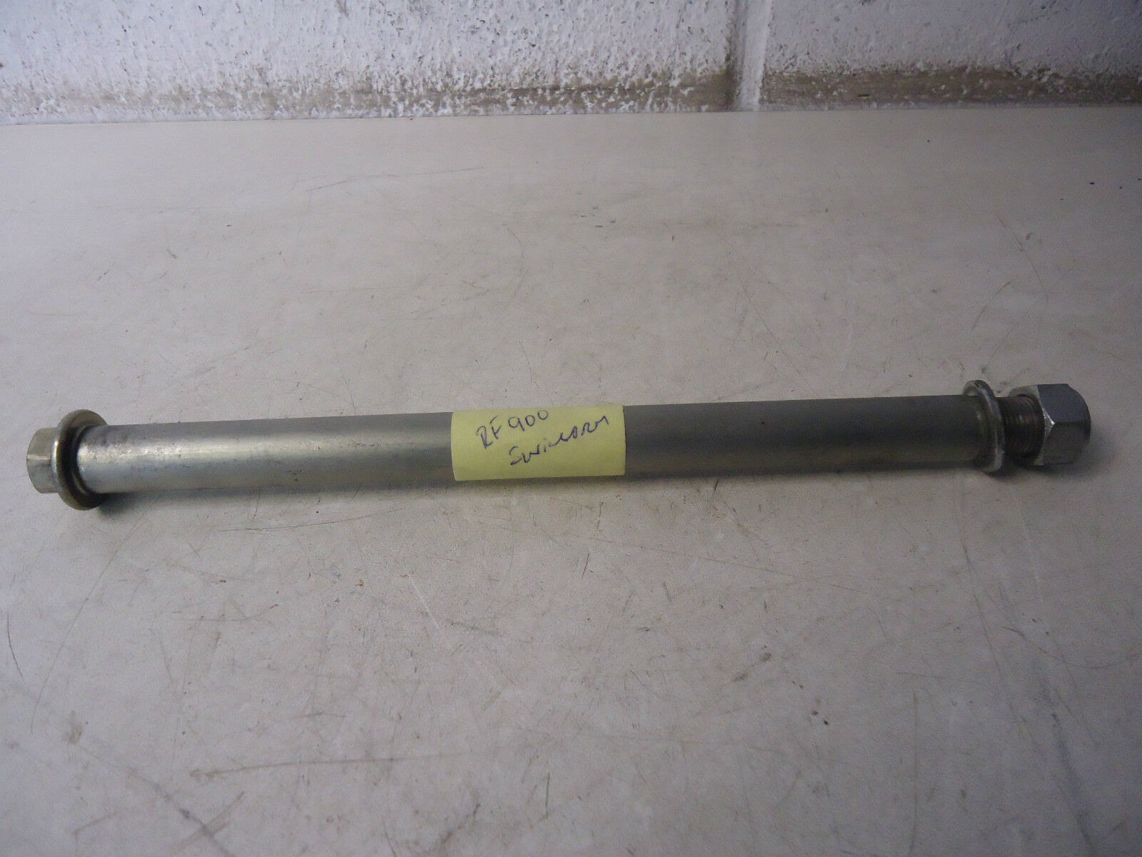 Suzuki RF900R Swingarm Spindle Axle