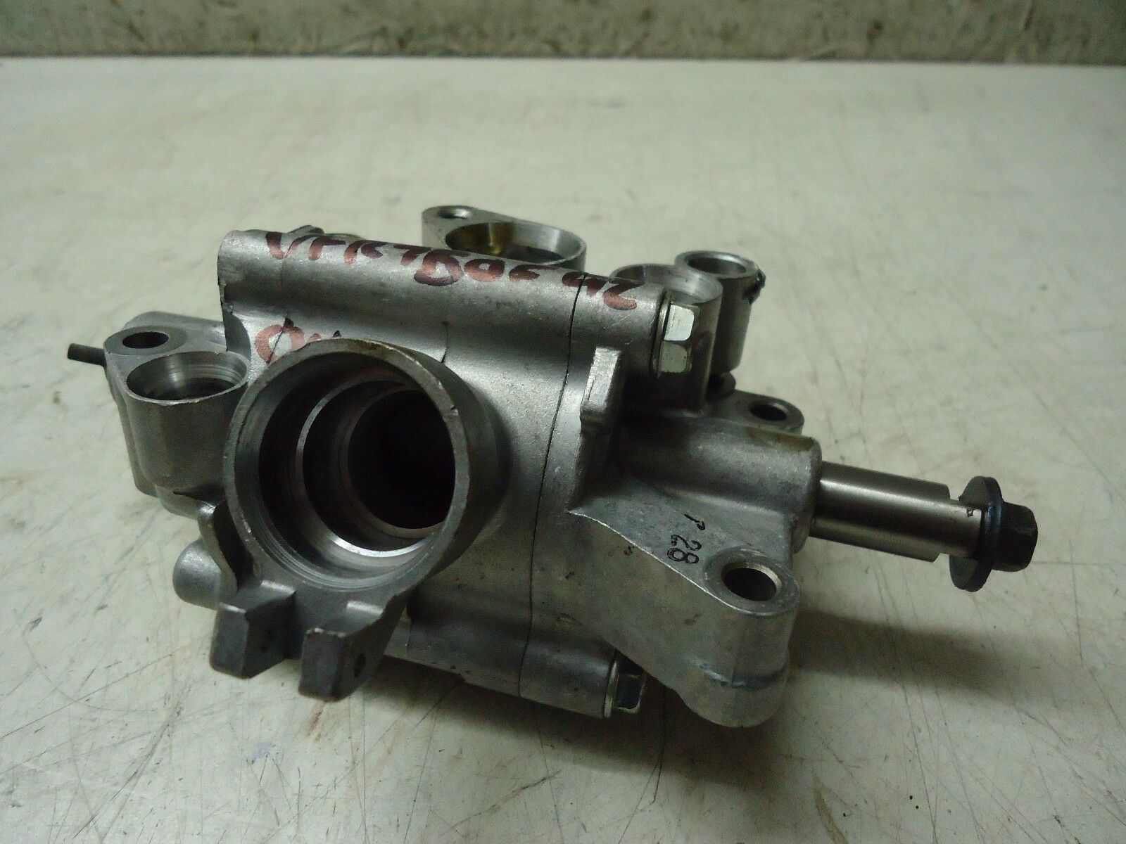 Honda VFR750F Oil Pump 1992 VFR750 Engine Oil Pump