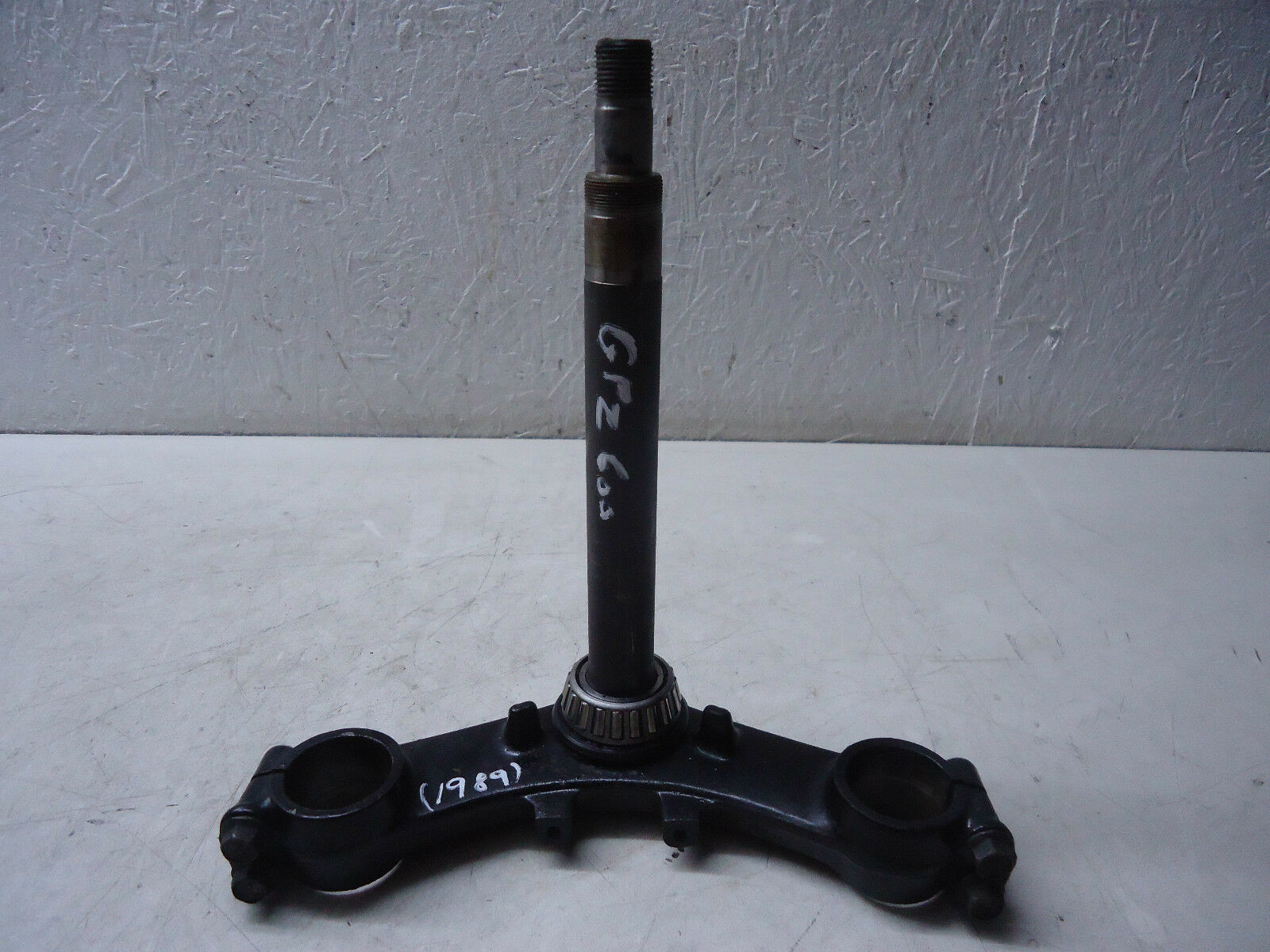 Kawasaki GPZ600R Lower Fork Yoke