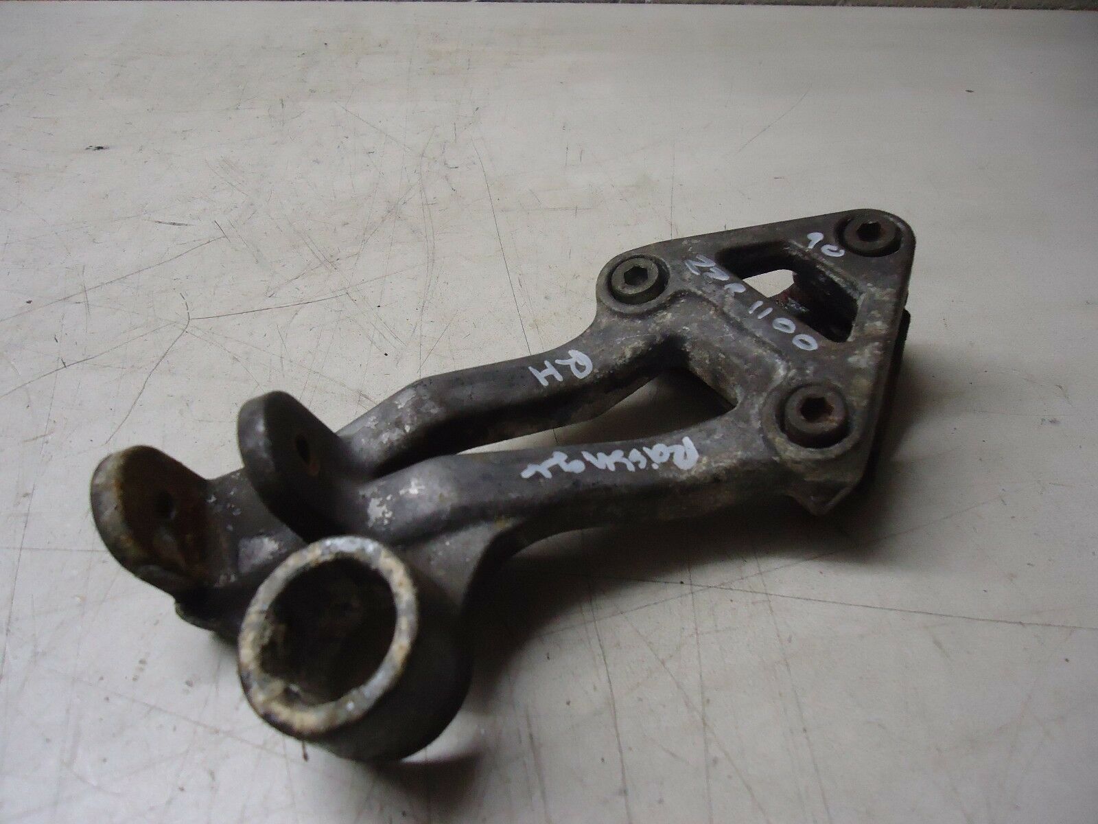 Kawasaki ZZR1100 RH Rear Footrest Hanger