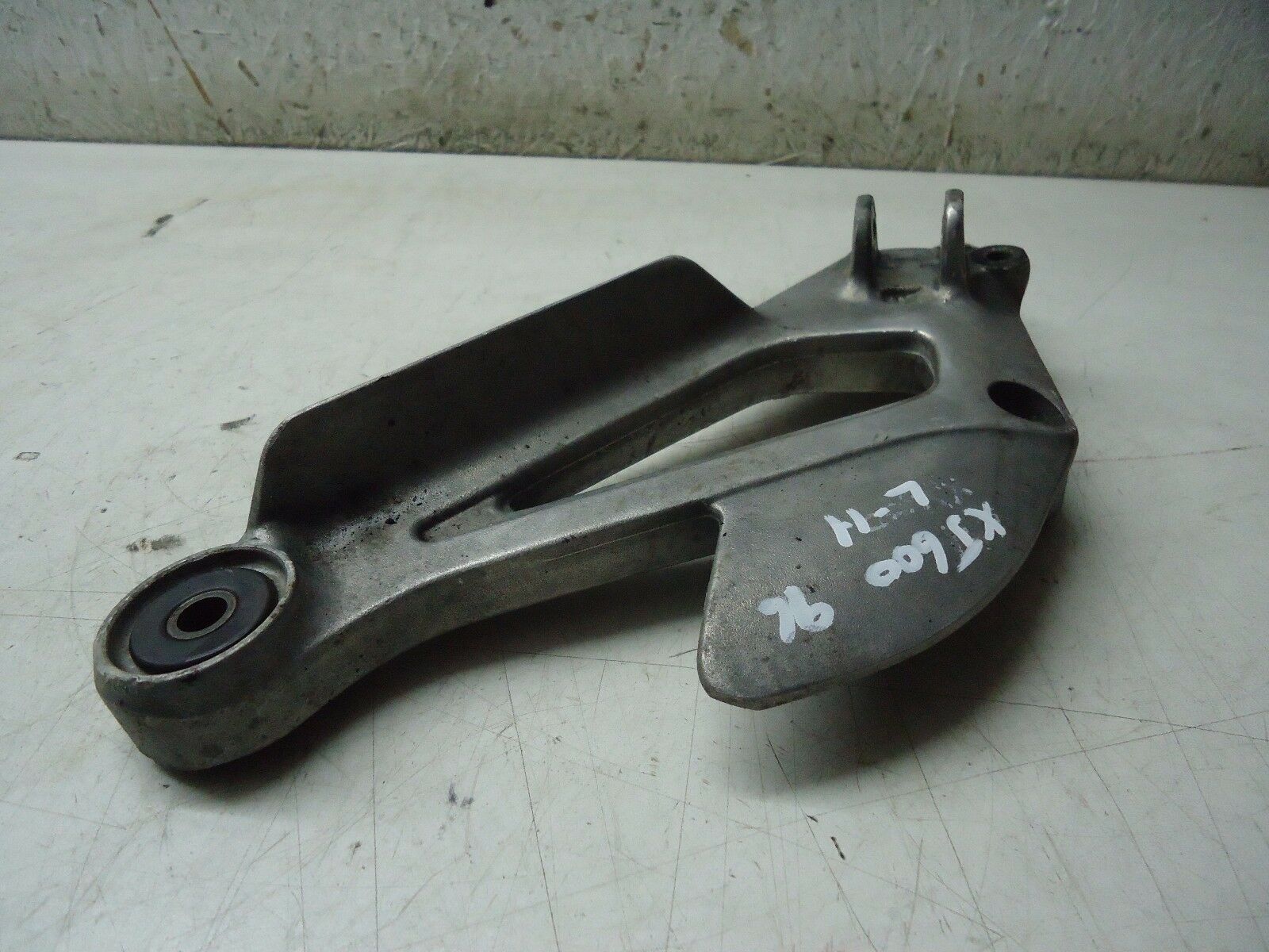 YAMAHA XJ600 LH FOOTREST HANGER 