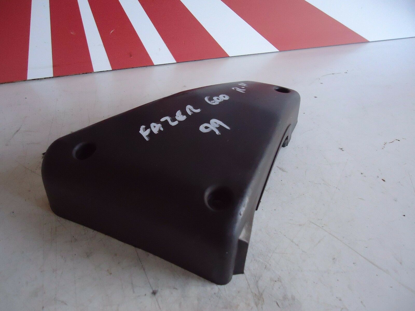 Yamaha FZS600 Fazer RH Airbox Cover FZS600 Side Panel