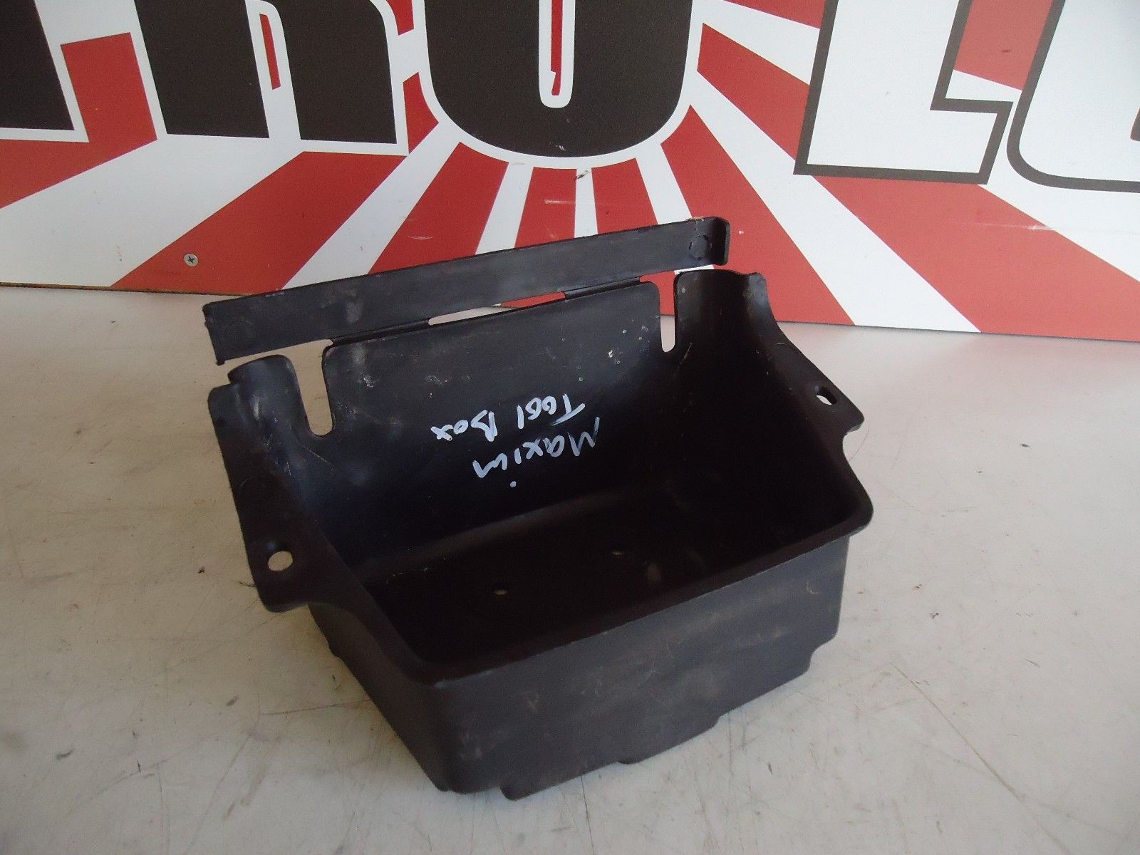 Yamaha XJ750 Maxim Storage Tool Box