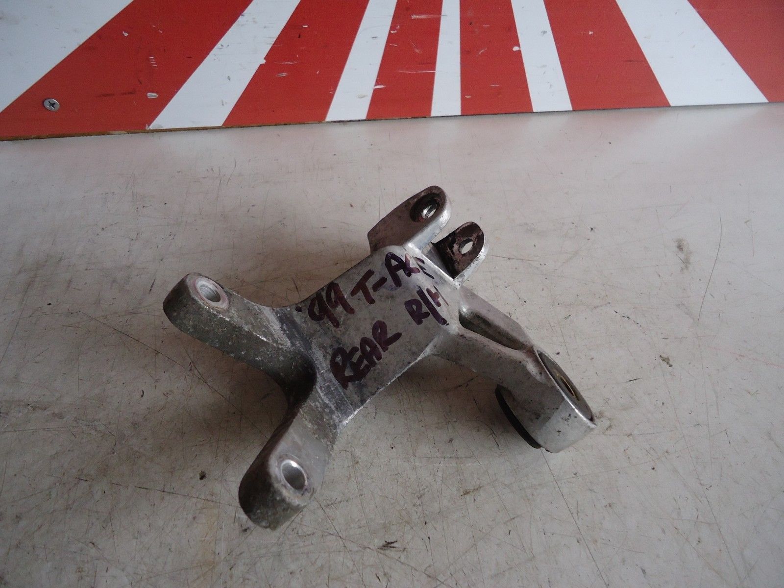 Yamaha YZF1000 Thunderace R-H Rear Footrest Hanger / 1999 / YZF Footrest Hanger