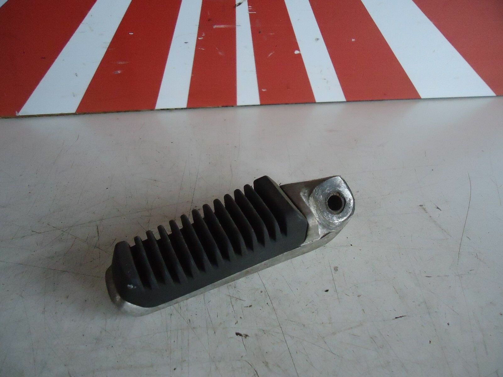 Suzuki GSX550ES Rear Footrest