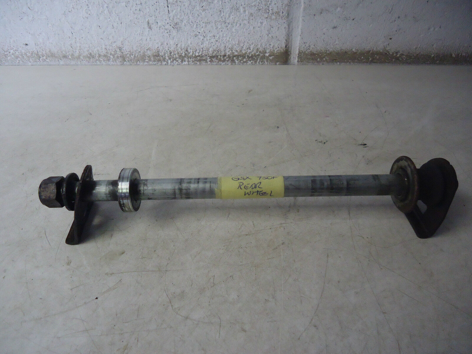 SUZUKI GSX750F REAR WHEEL SPINDLE 1996 GSX WHEEL AXLE