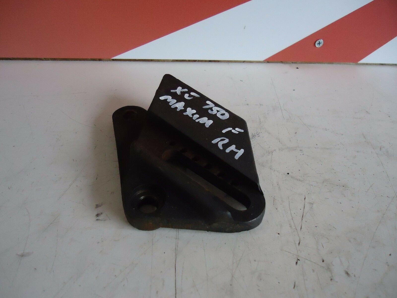 YAMAHA XJ750 RH FRONT FOOTREST HANGER 1982 