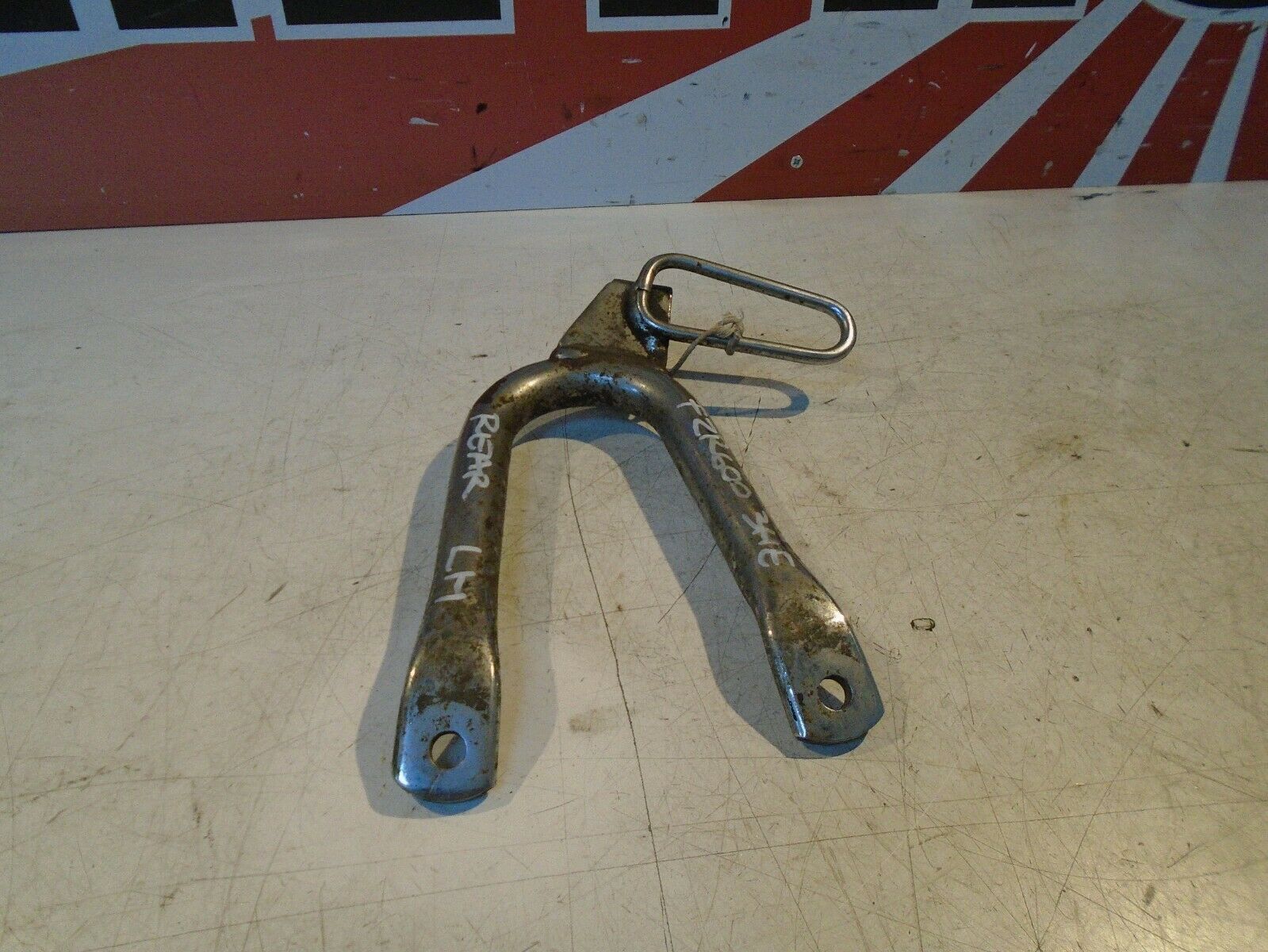 Yamaha FZR600 Rear Footrest Hanger 