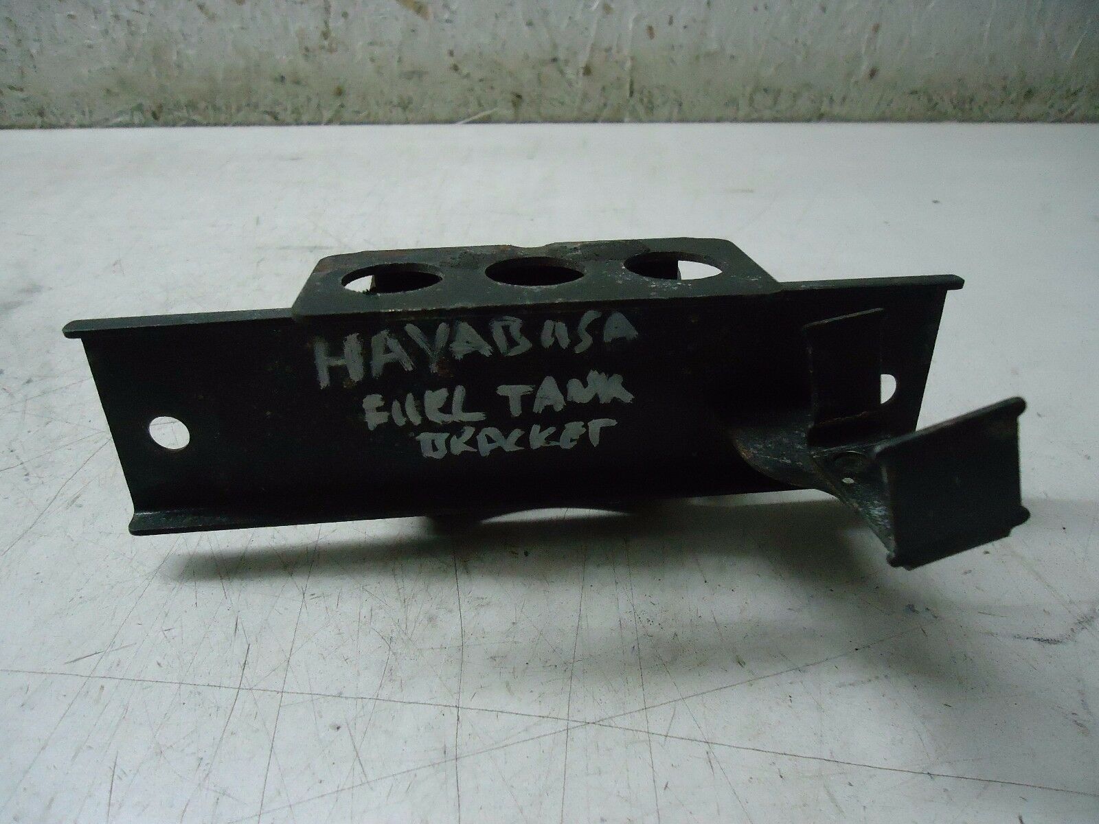 Suzuki GSXR1300 Hayabusa Fuel Tank Mount Bracket 2003 