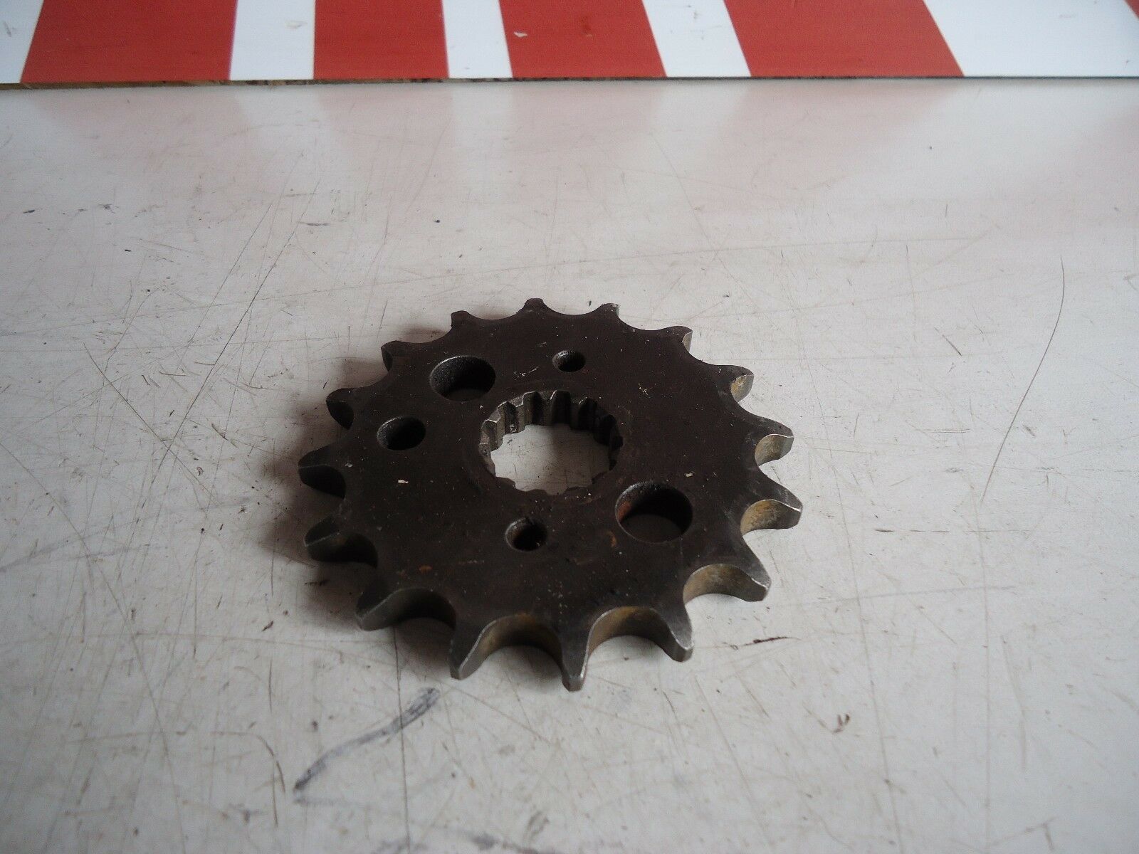 KAWASAKI ZXR750L FRONT SPROCKET 