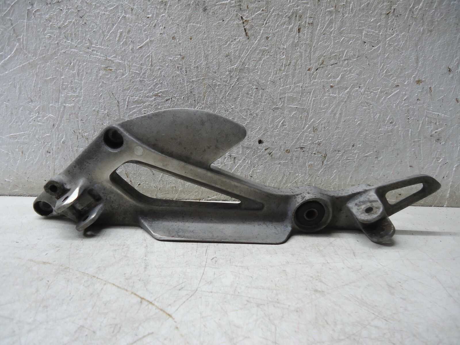 YAMAHA XJ600 DIVERSION LH FRONT FOOTREST HANGER 1994 