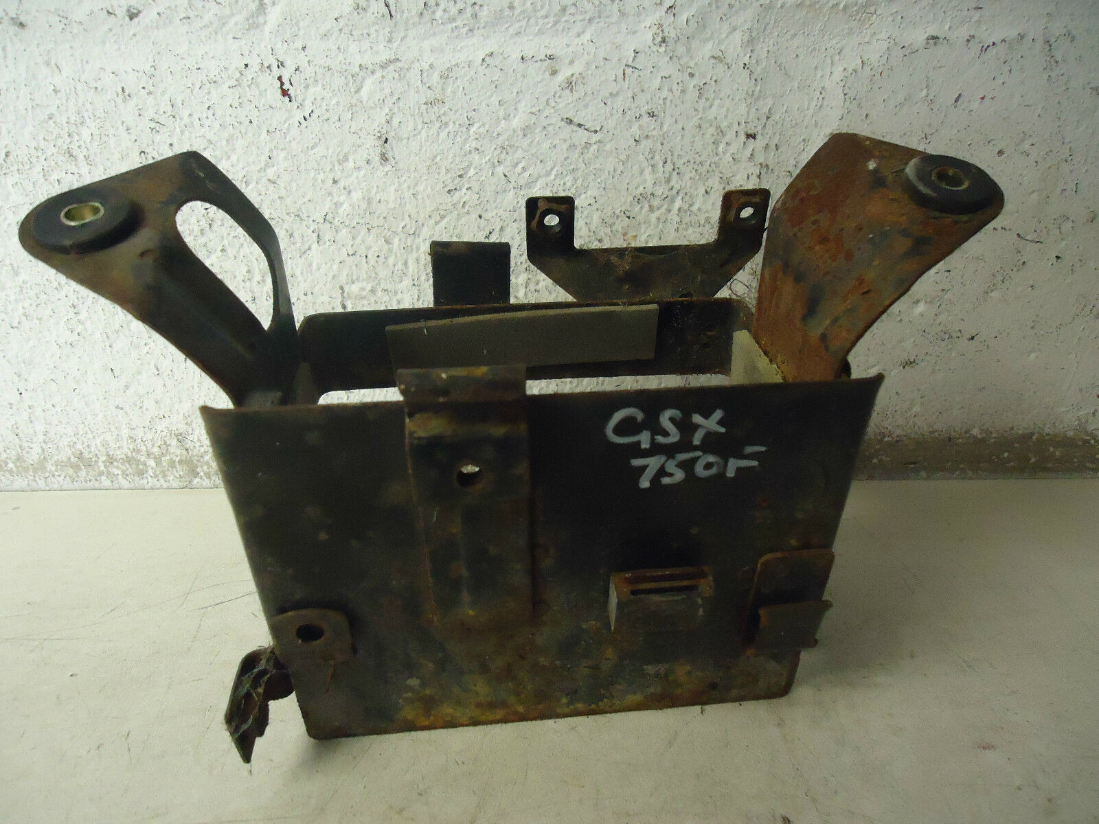 SUZUKI GSX750F BATTERY BOX 1996 