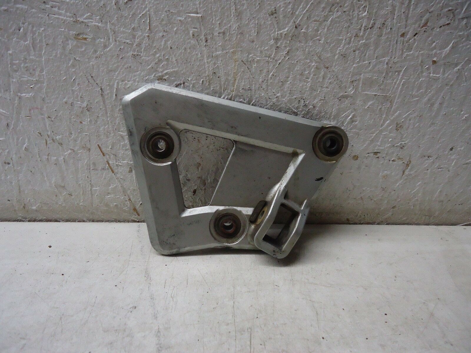 SUZUKI GSX750F LH FRONT FOOTREST HANGER 1990 