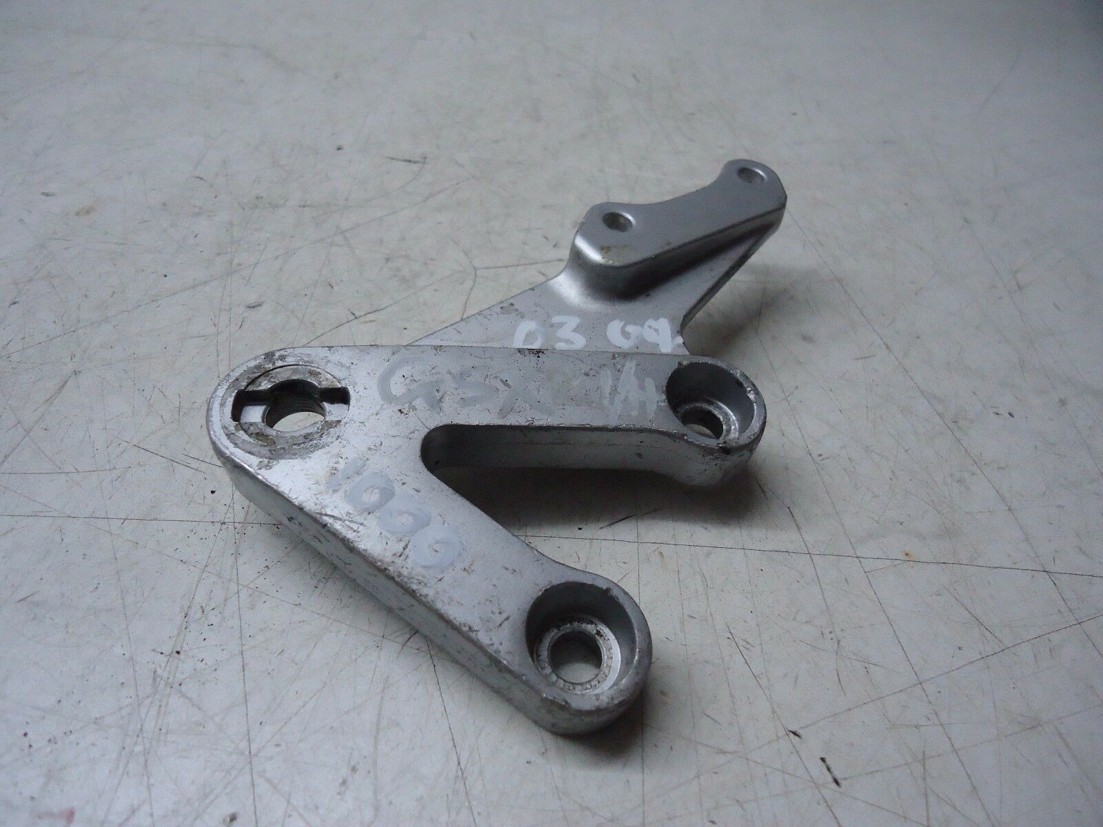 SUZUKI GSXR1000 LH FOOTREST HANGER 2003