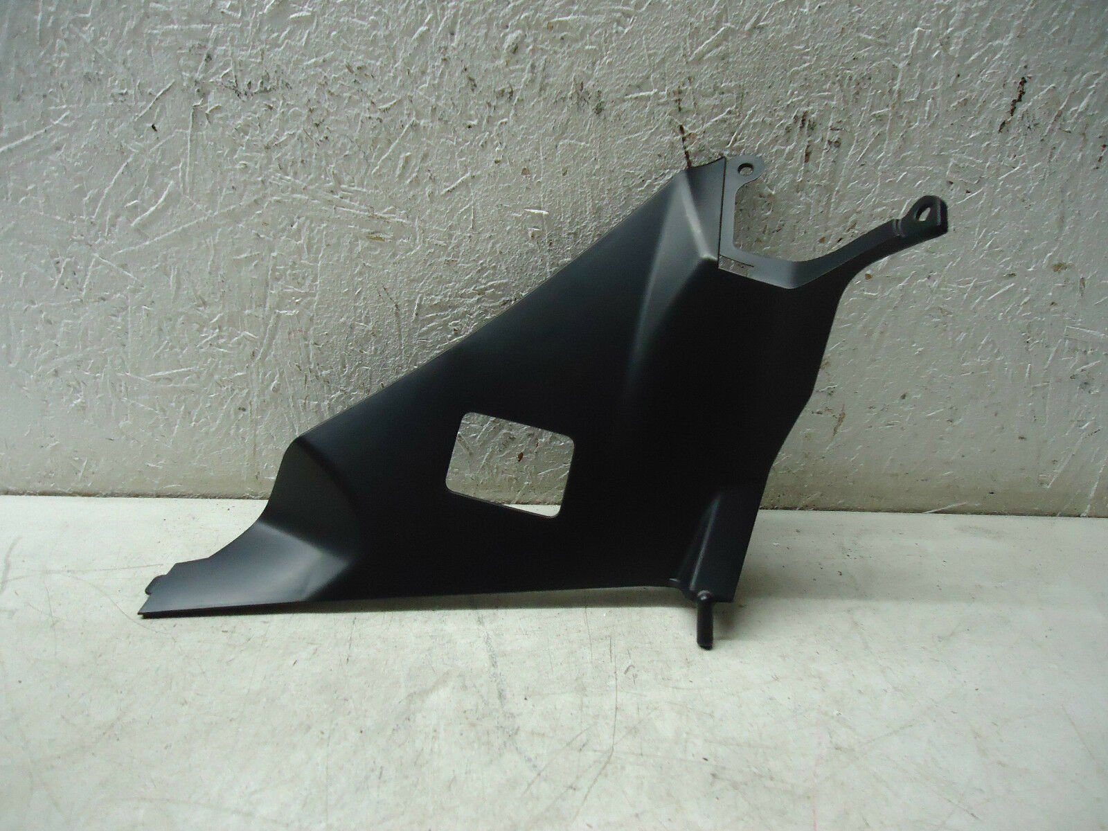 SUZUKI GSXR1000 RH INNER FAIRING 2005