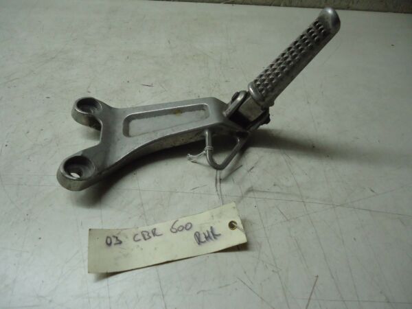 HONDA CBR600 RH REAR FOOTREST HANGER & FOOTPEG 2003 