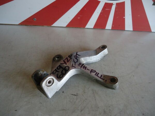 YAMAHA YZF600 THUNDERCAT RH REAR FOOTREST HANGER 