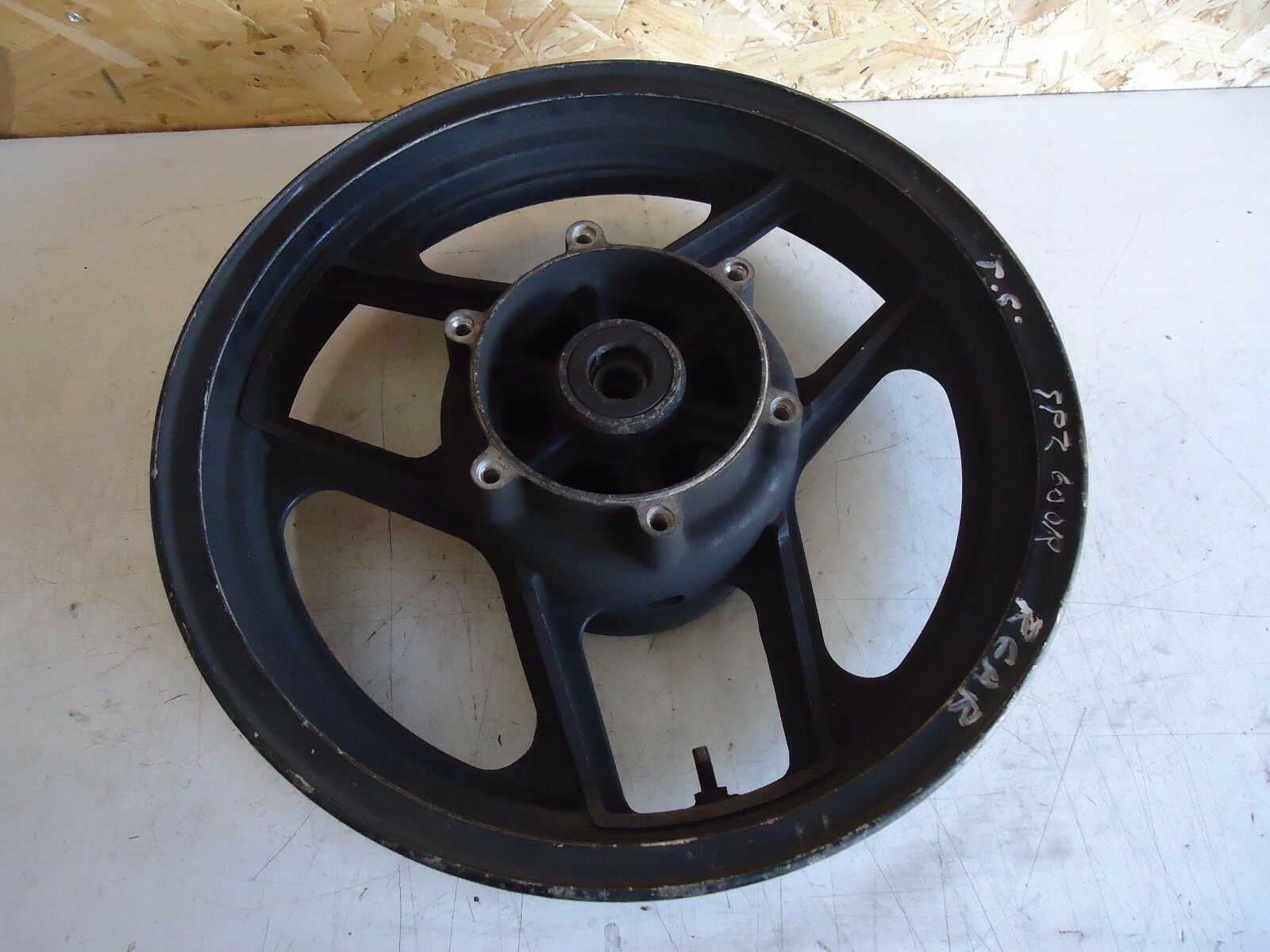 Kawasaki ZX600R Rear Wheel GPz600 Rear Wheel