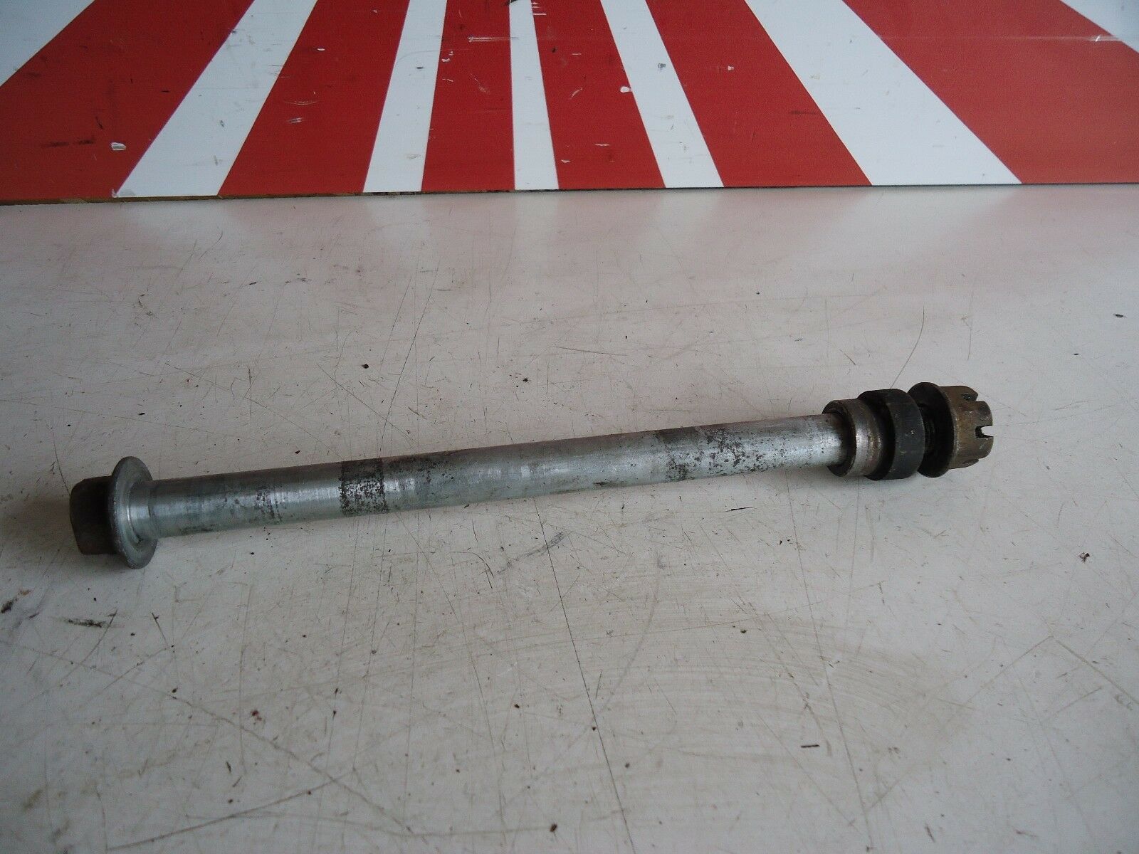 YAMAHA XJ600F FRONT WHEEL SPINDLE AXLE