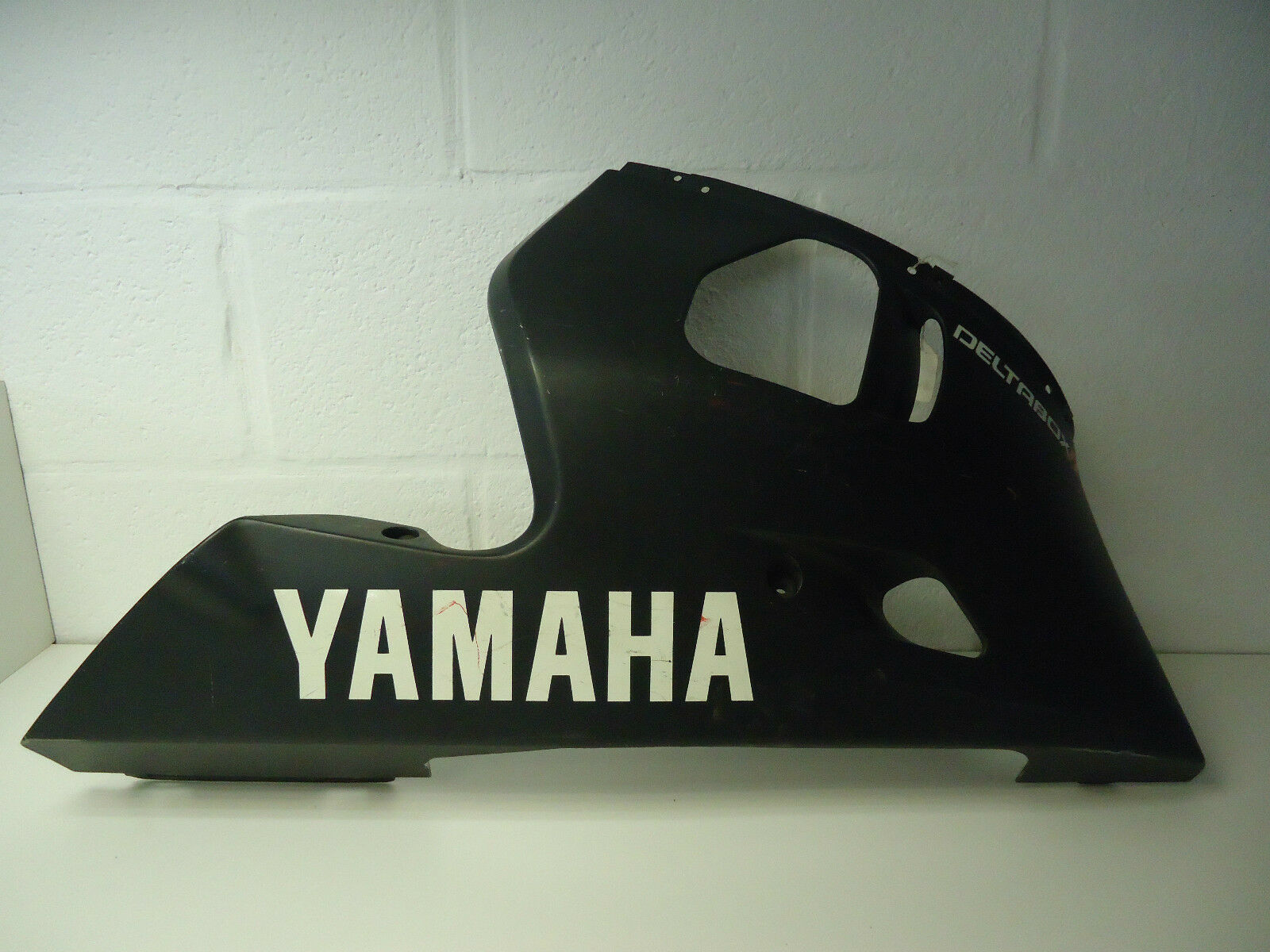 YAMAHA R6 RH SIDE BELLYPAN FAIRING 