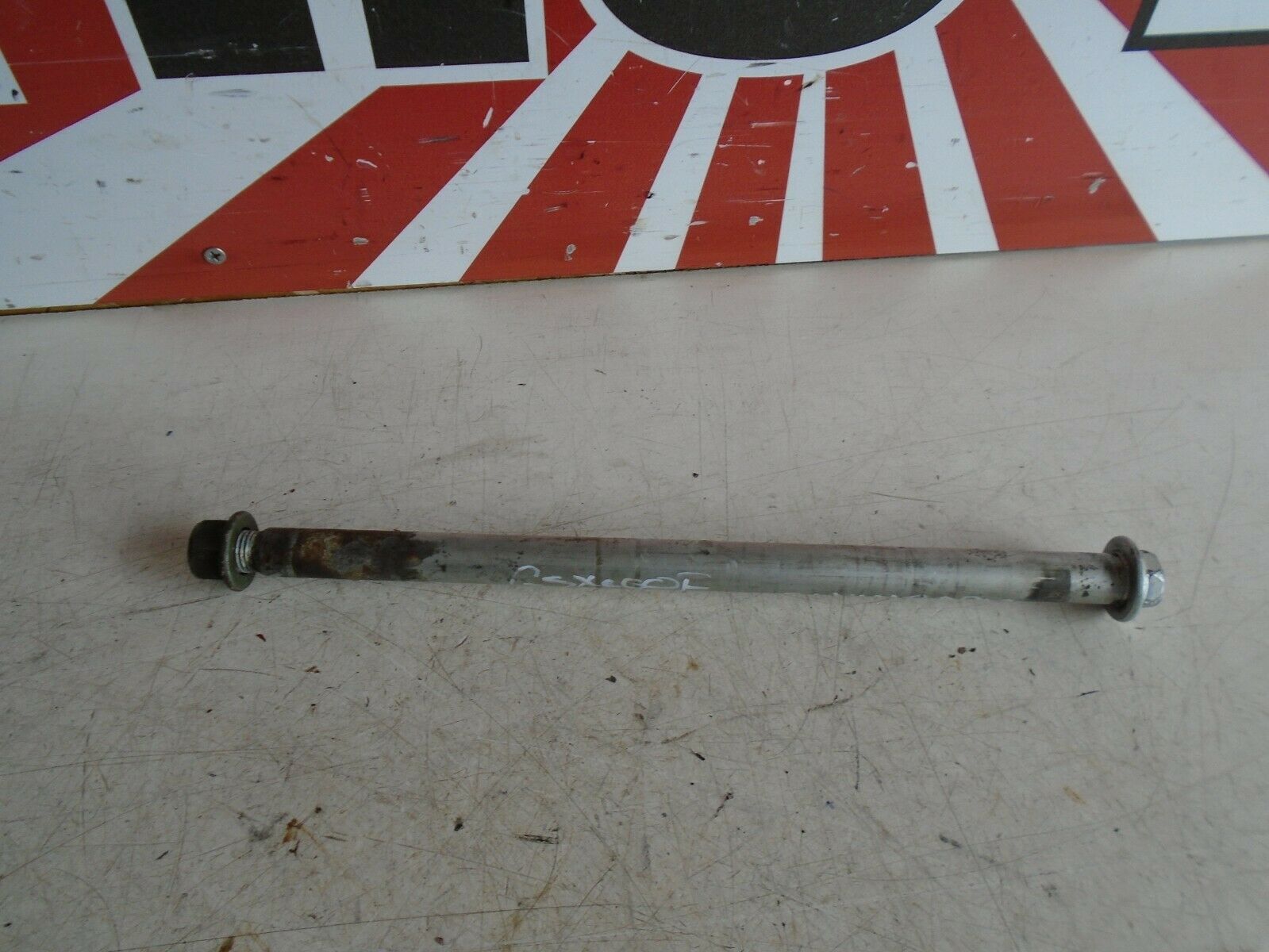 Suzuki GSX600F Swingarm Spindle 2000 GSX600 Swingarm Axle