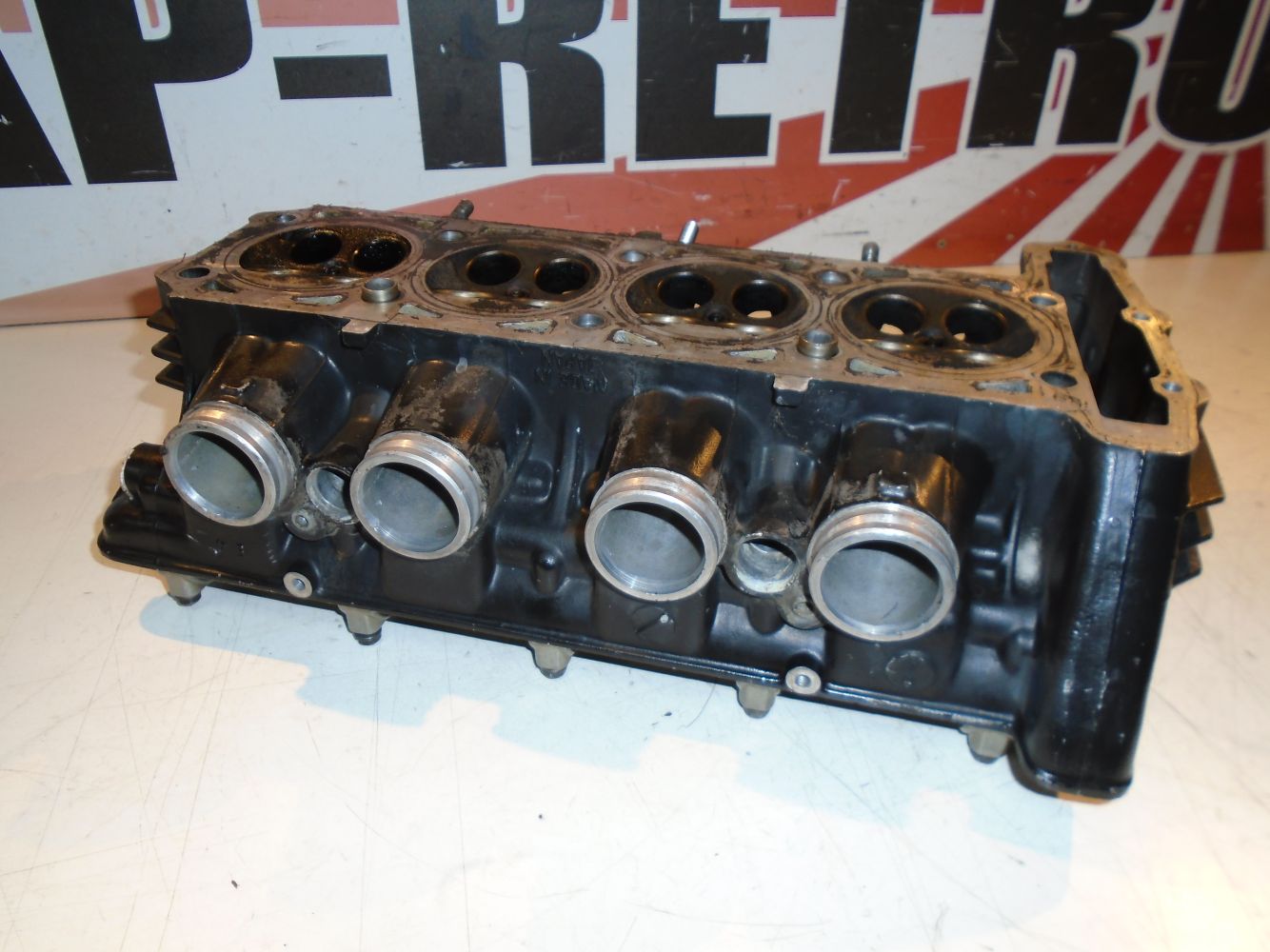 Kawasaki GPZ900R Cylinder Head