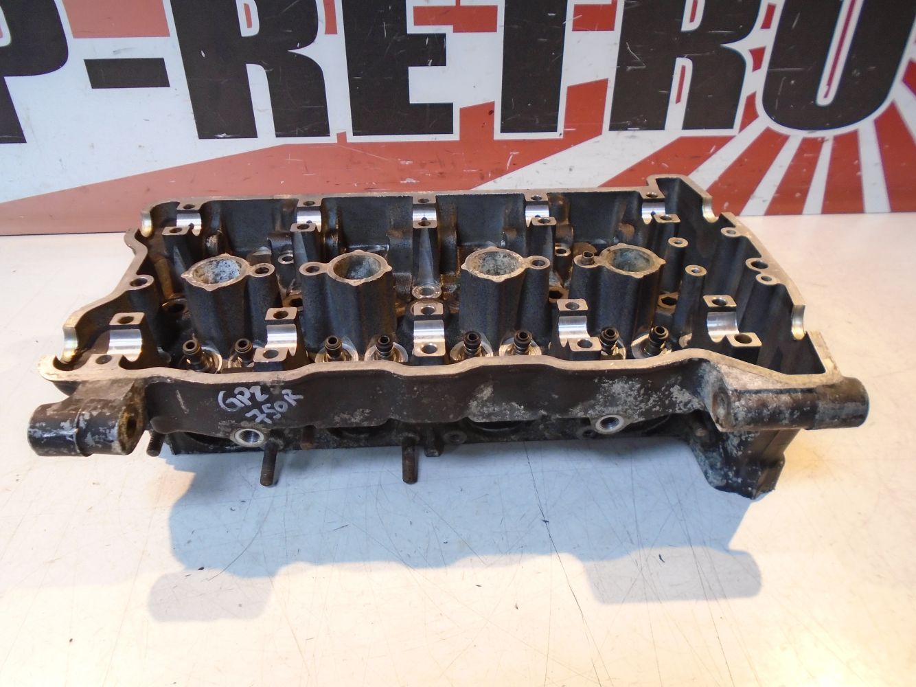 Kawasaki GPZ750R Cylinder Head ZX750G