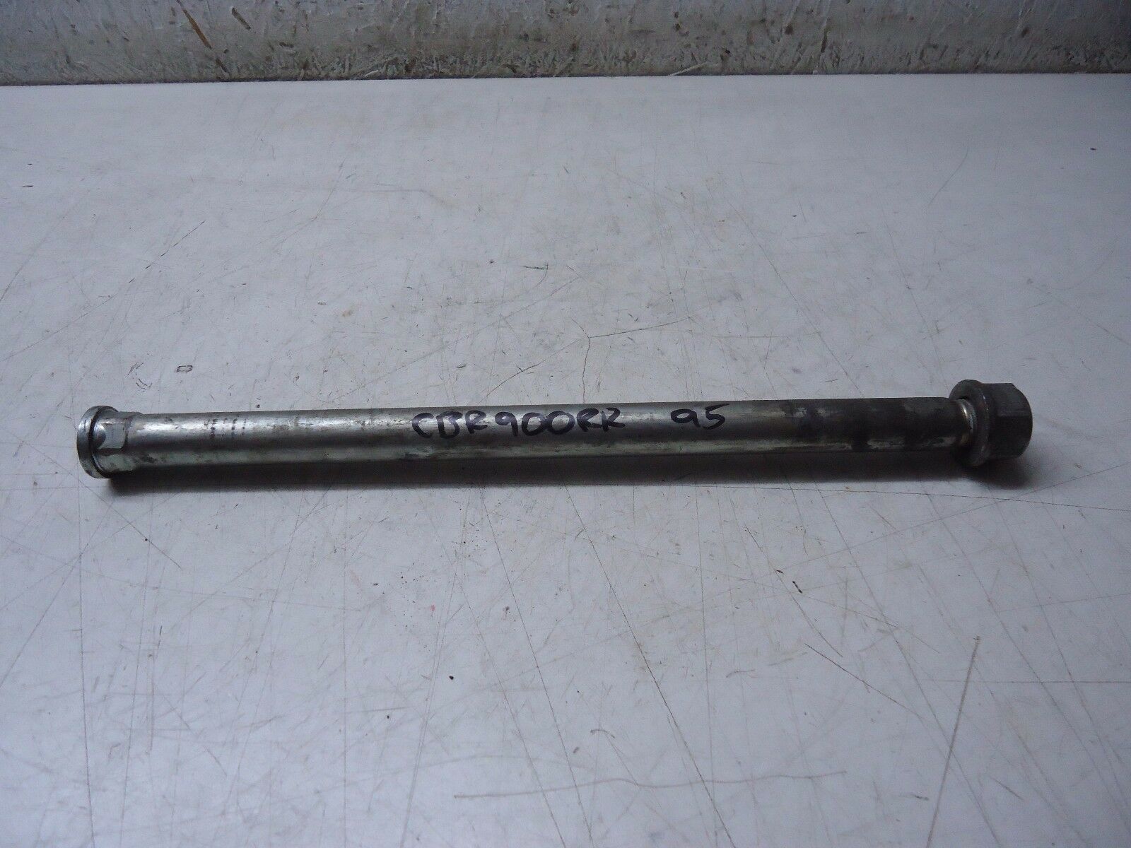 HONDA CBR900RR SWINGARM SPINDLE 1995 