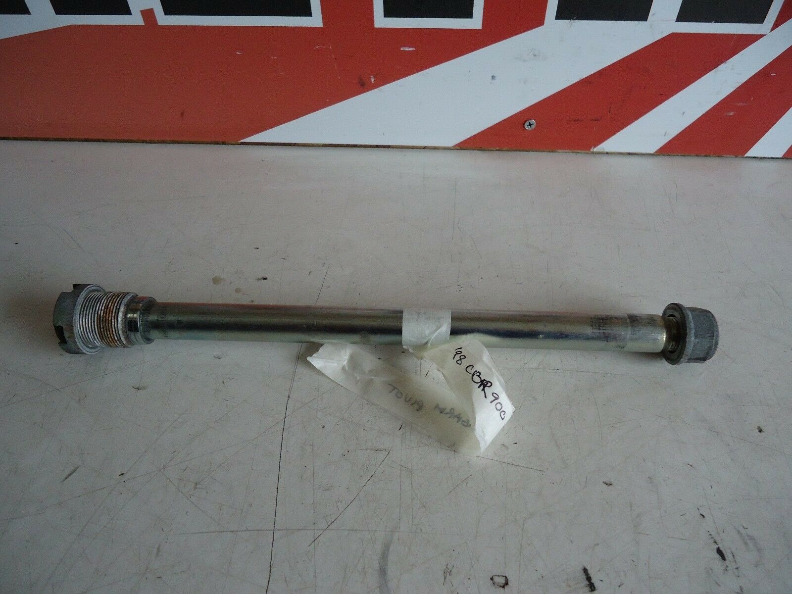 HONDA CBR900RR FIREBLADE SWINGARM SPINDLE 1998 CBR900 AXLE