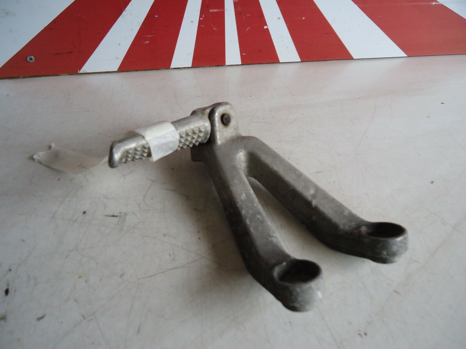 HONDA CBR900RR FIREBLADE LH REAR FOOTREST HANGER & FOOTPEG 1998 