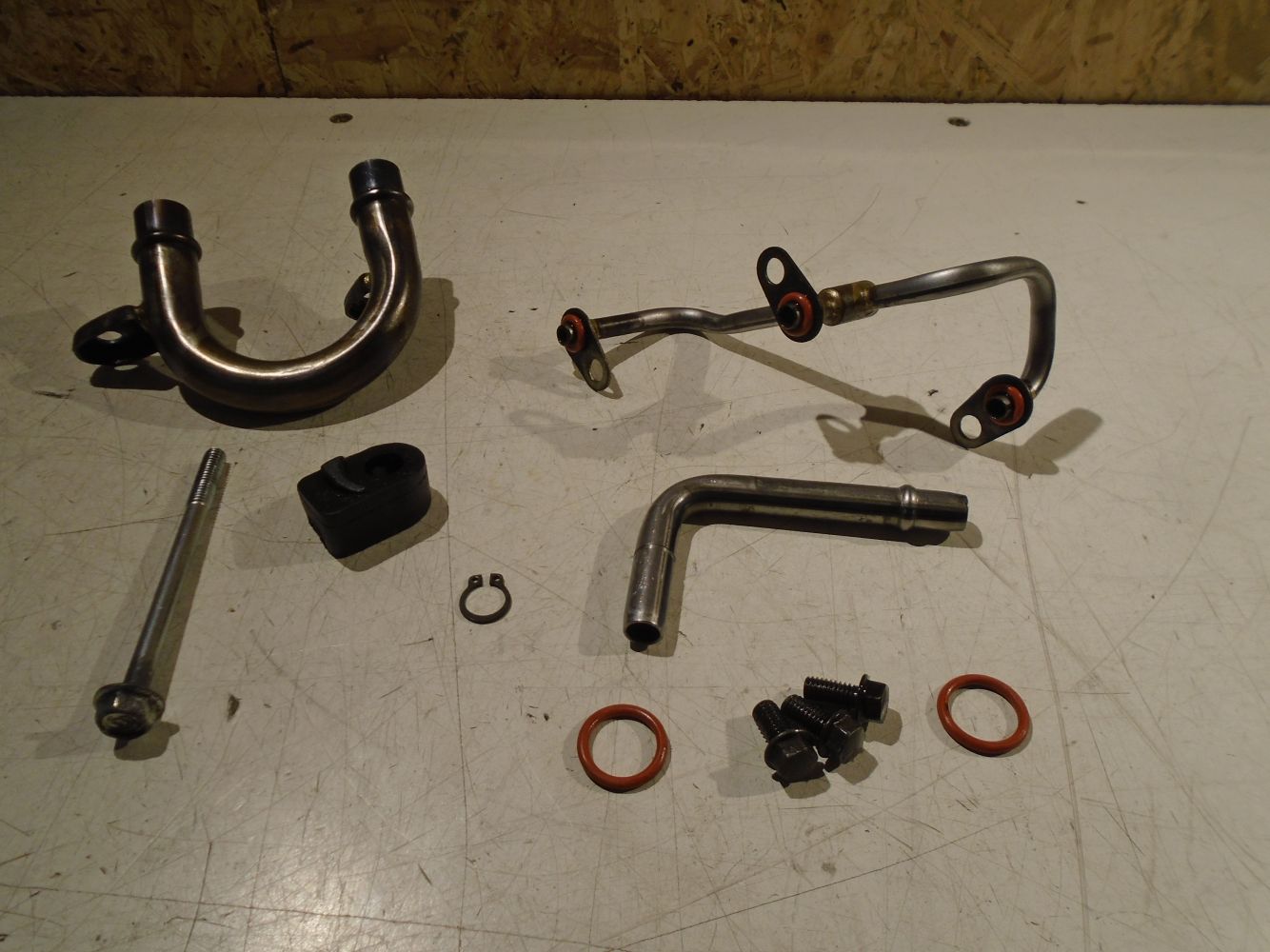 Yamaha FZR1000RU Sump Oil Pipes