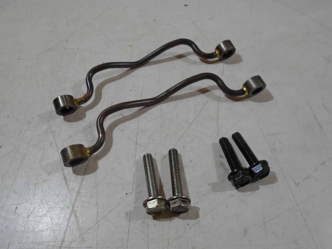 Kawasaki GPZ900R Camshaft Oil Feed Pipe