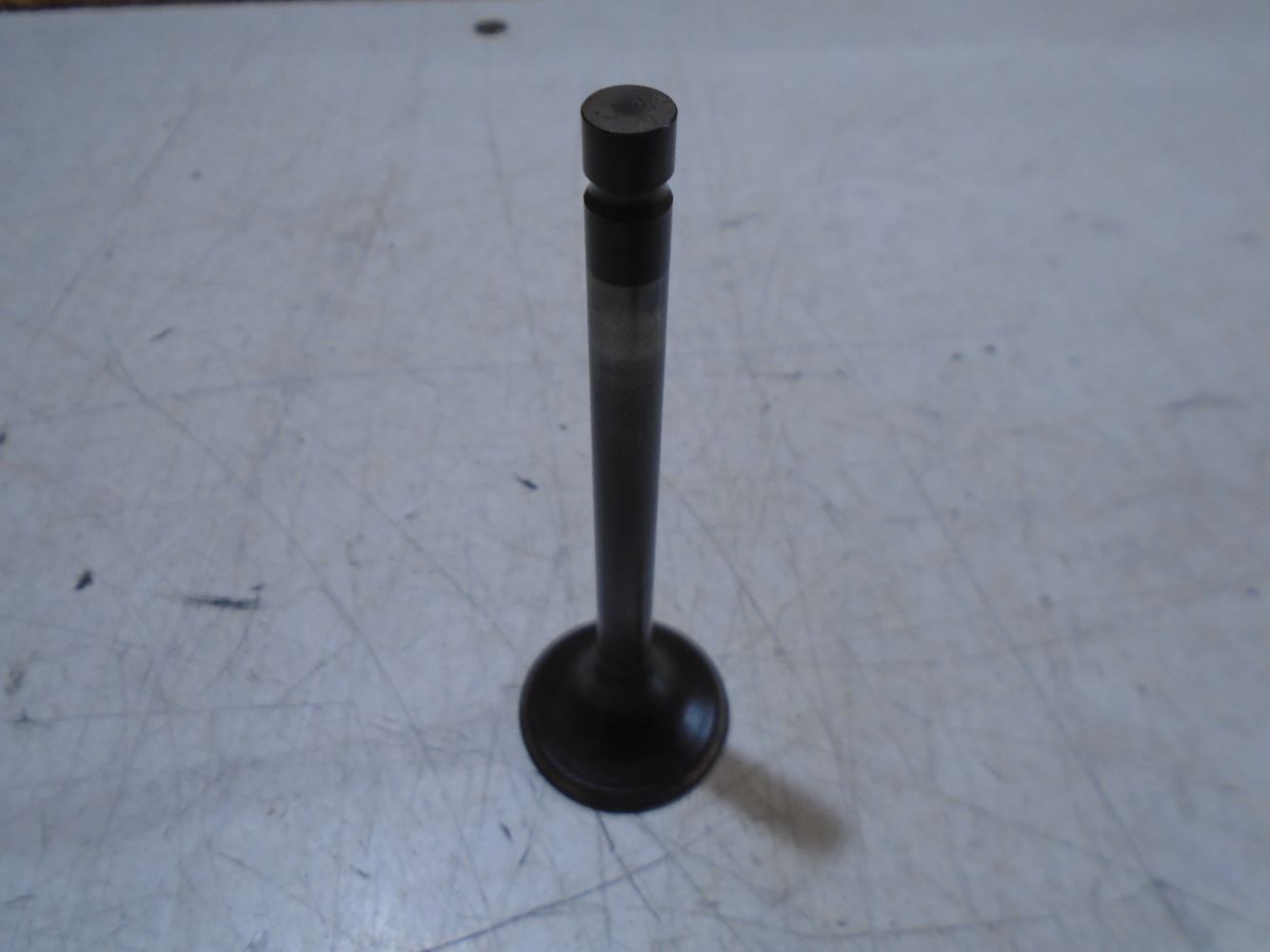 Suzuki GS850G Engine Exhaust Valve