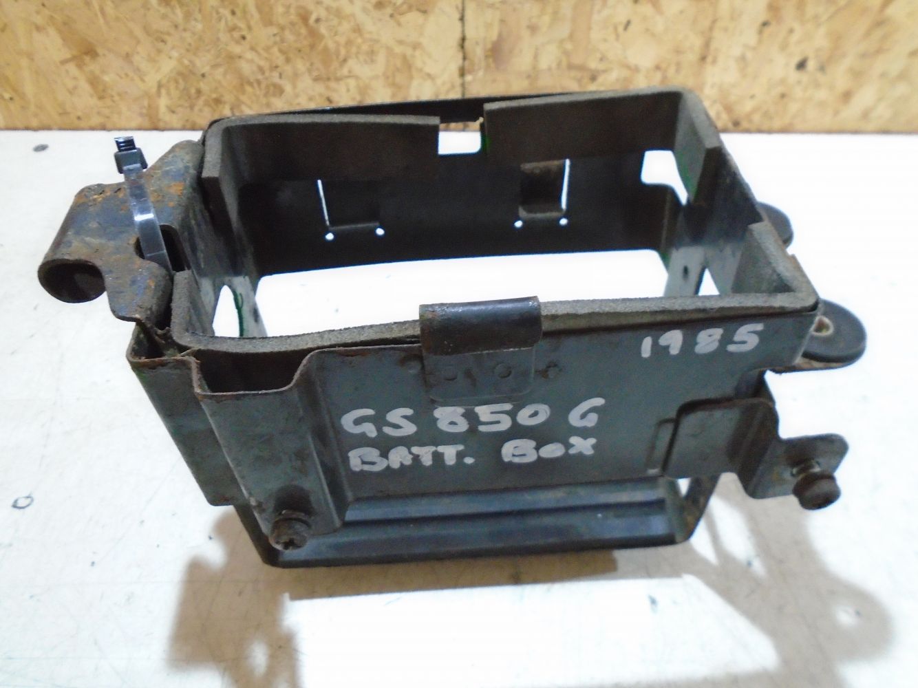 Suzuki GS850G Battery Box