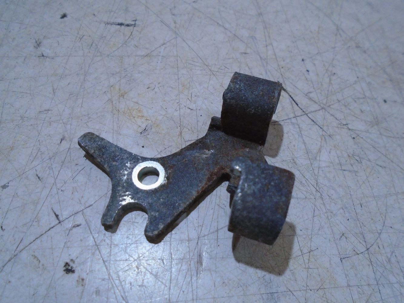 Yamaha FZS600 Fazer Carb Throttle Cable Bracket FZS600 Carburettor
