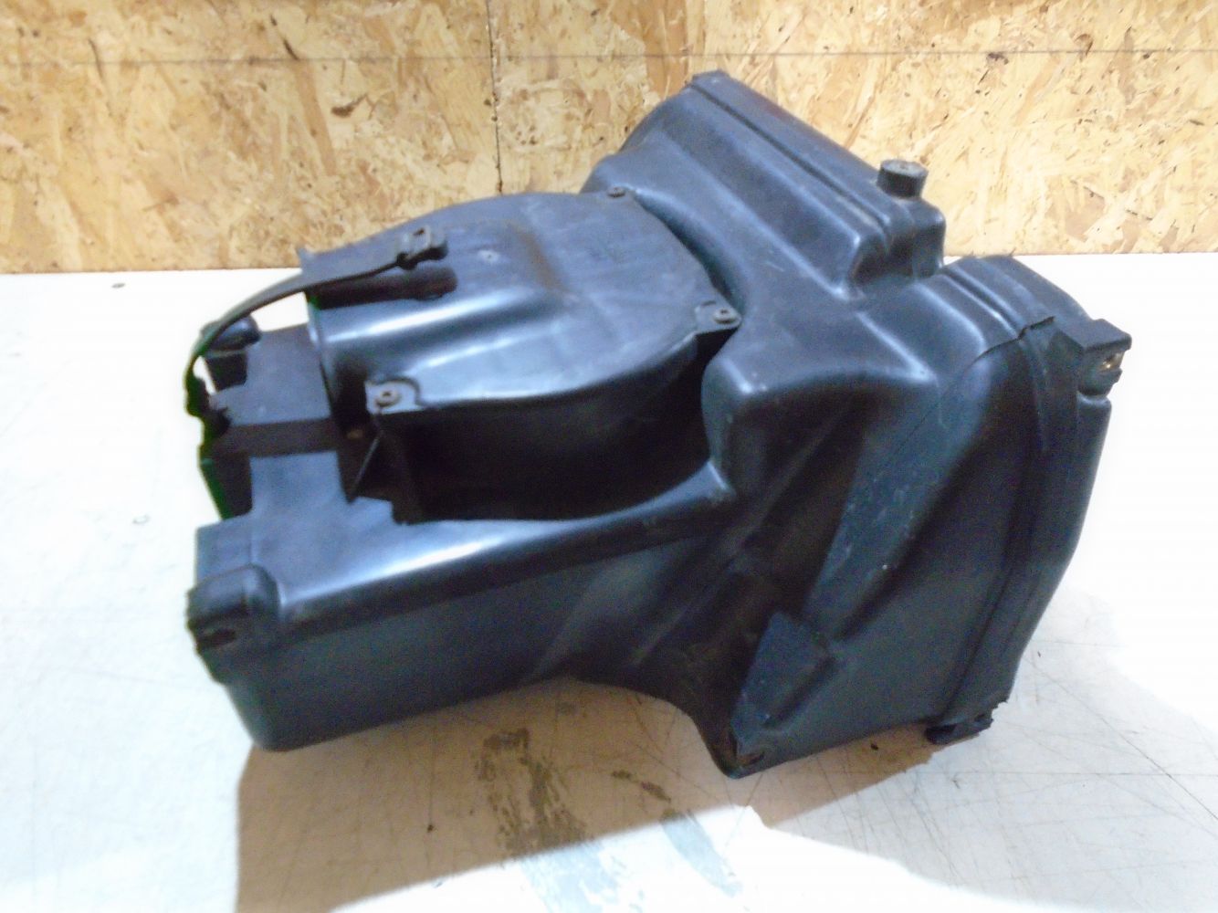 Yamaha FZS600 Fazer Airbox