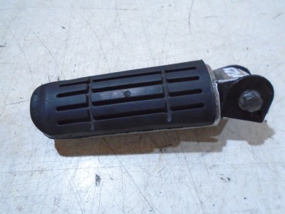 Yamaha FZS600 Fazer Rear Footrest