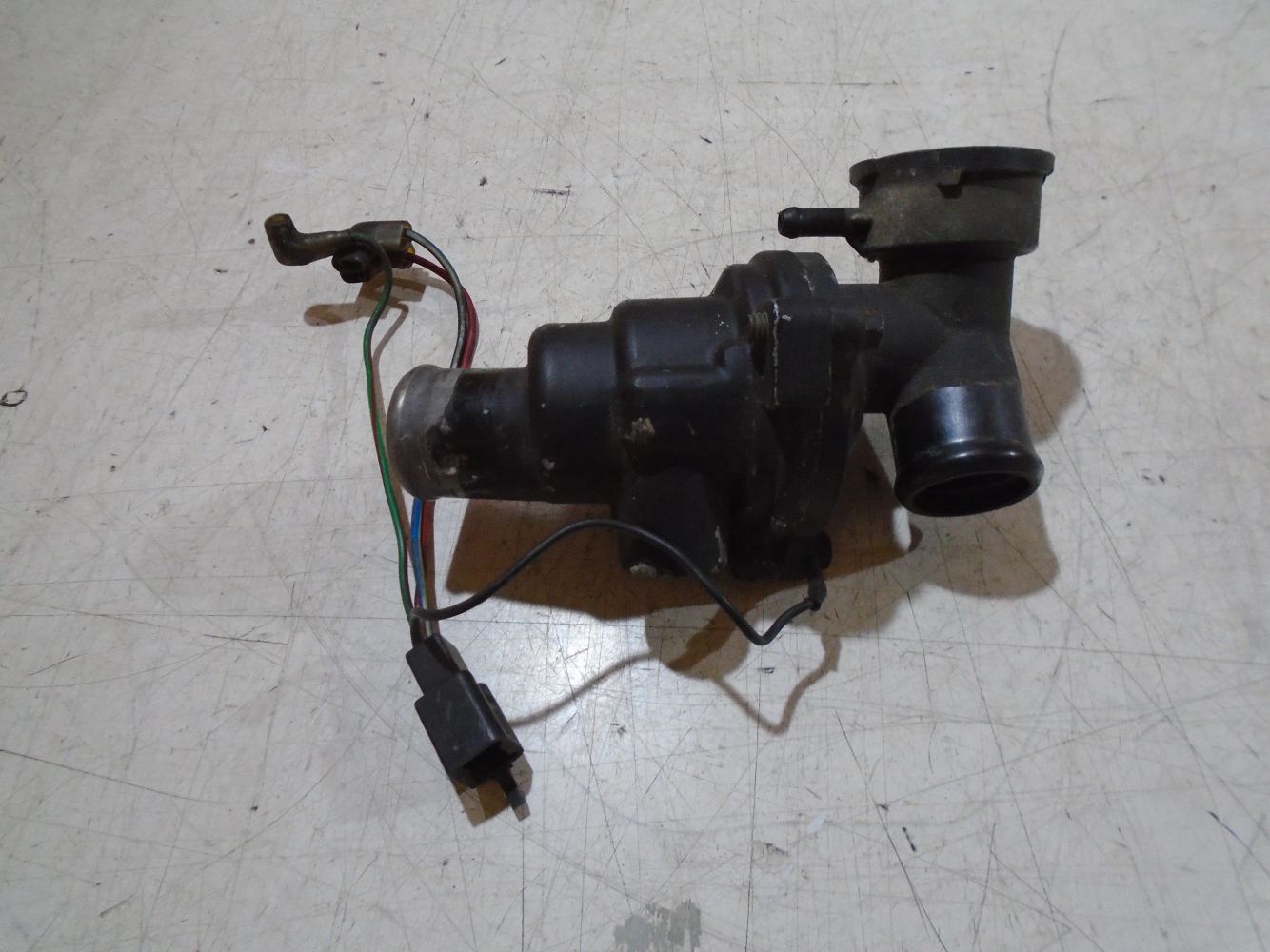 Yamaha FZR1000 Thermostat Housing