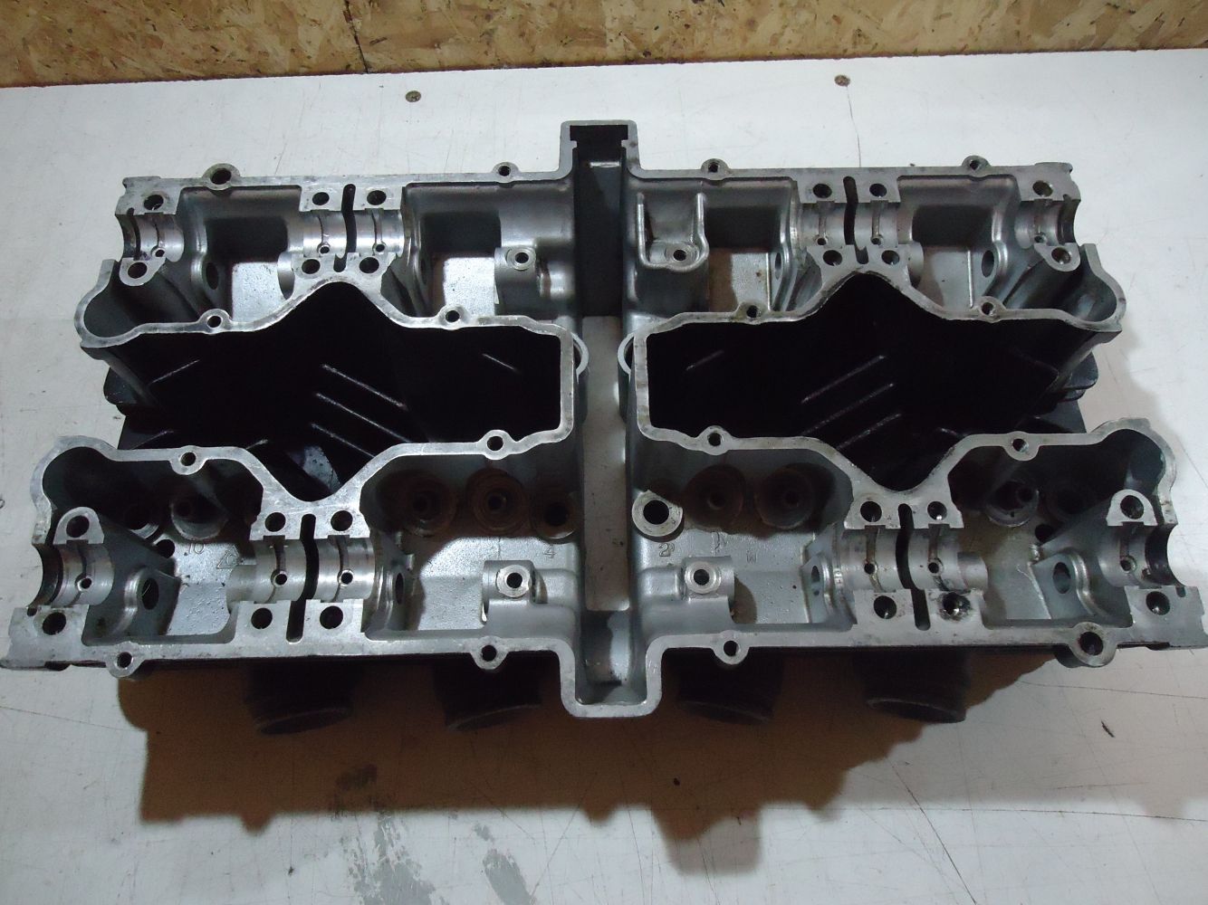 Suzuki GSX750E Engine Cylinder Head