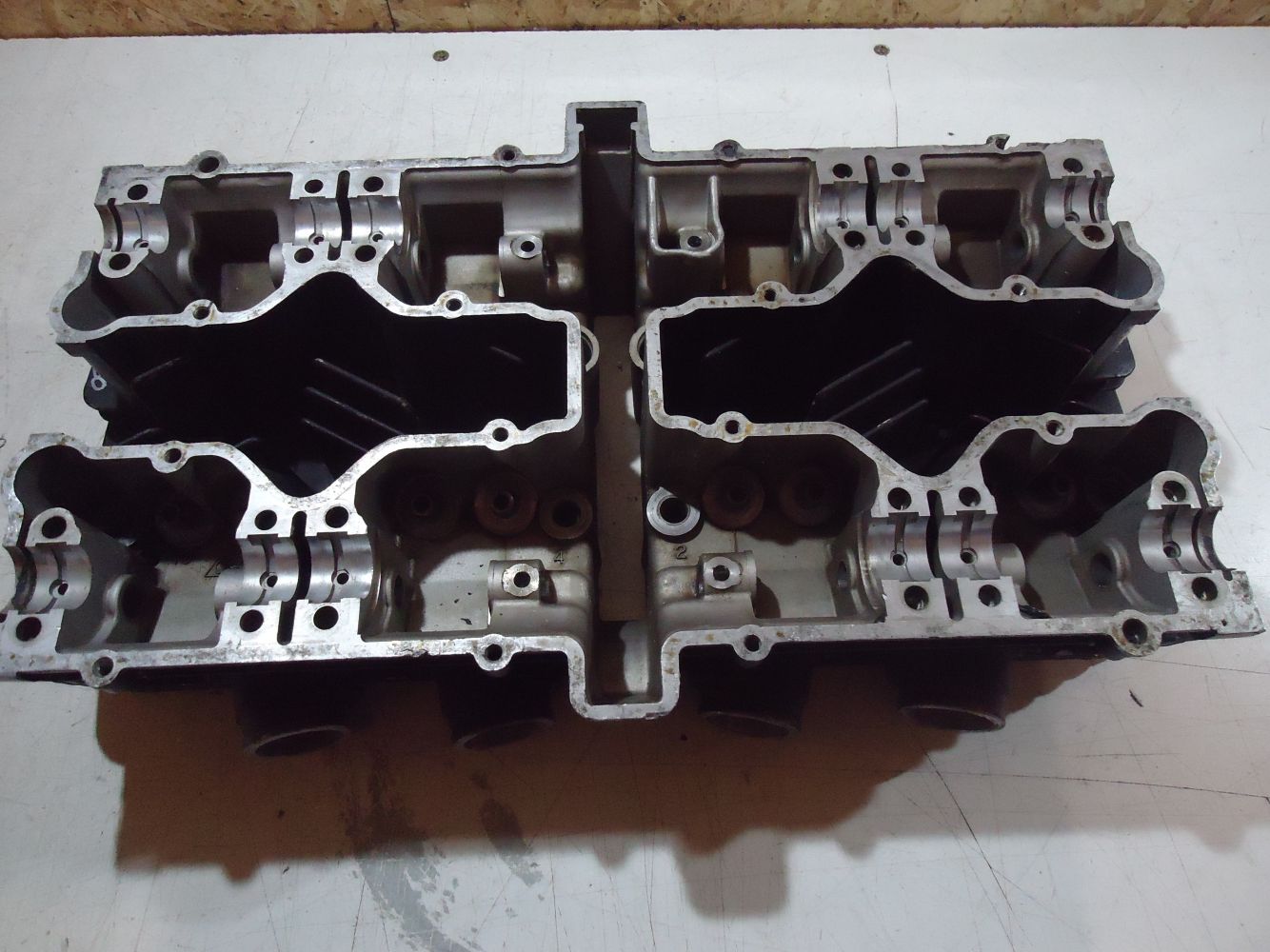 Suzuki GSX750E Engine Cylinder Head