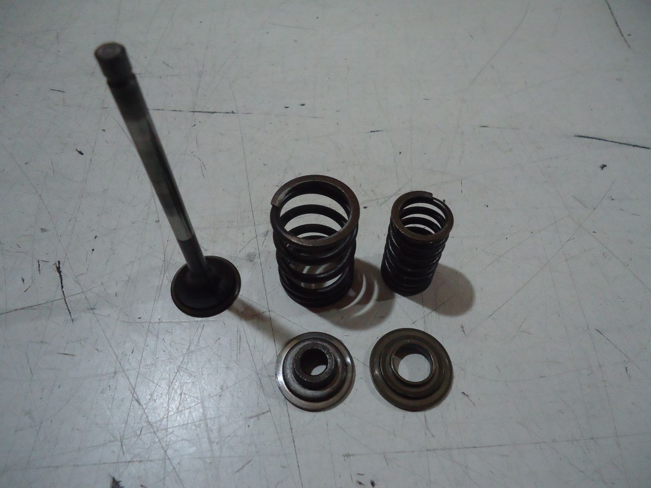 Suzuki GSX750E Engine Inlet Valve