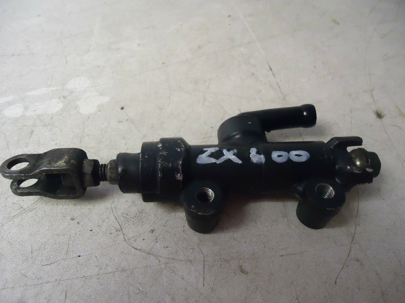 KAWASAKI ZX600 REAR BRAKE MASTER CYLINDER GPz600 BRAKE MASTER