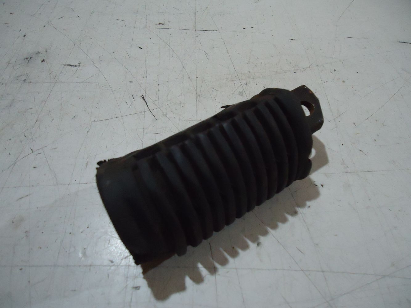 Suzuki GS550E Front Footrest