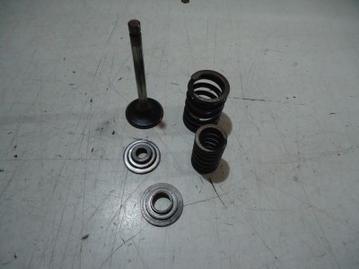 Suzuki GS550E Engine Inlet Valve