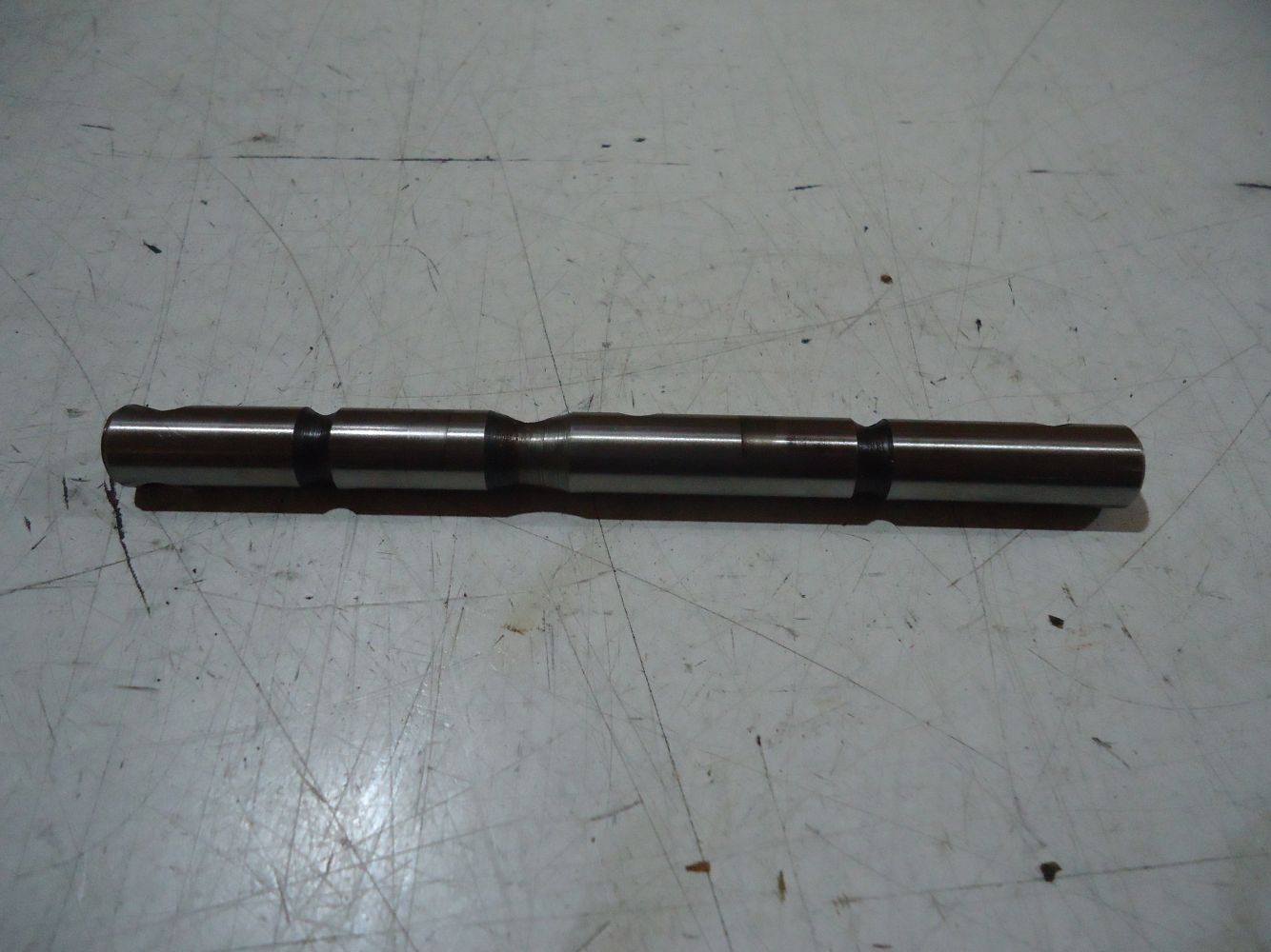 Suzuki GSX550ES Engine Valve Rocker Shaft