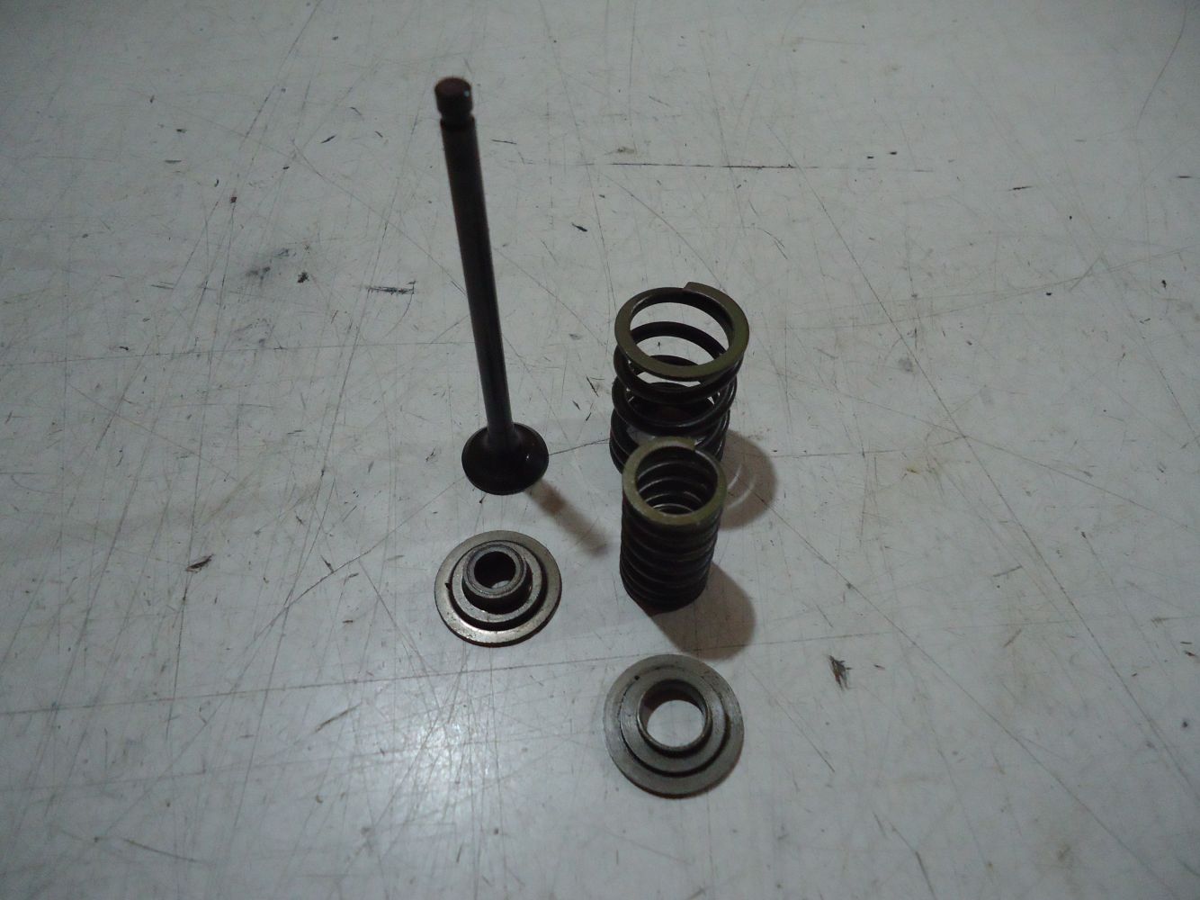 Suzuki GSX550ES Engine Exhaust Valve GSX550 Valves