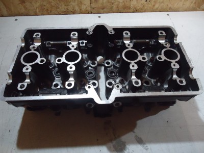 Kawasaki GPX750R Engine Cylinder Head