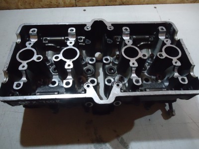 Kawasaki GPX750R Engine Cylinder Head