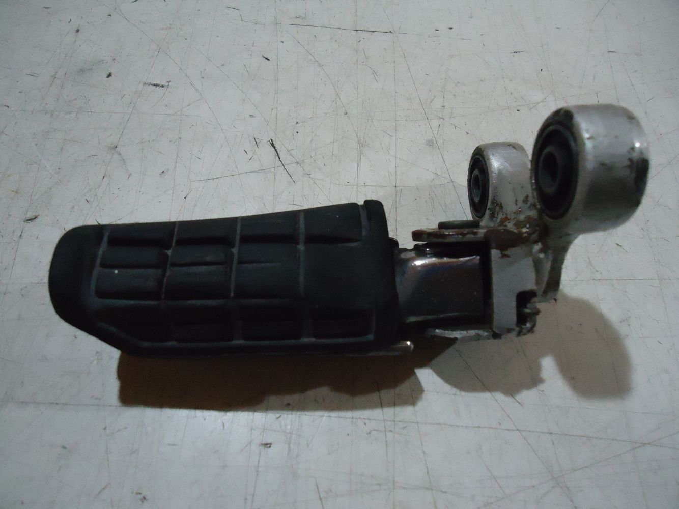 Yamaha FJ1200 L-H Front Footrest & Mount Bracket