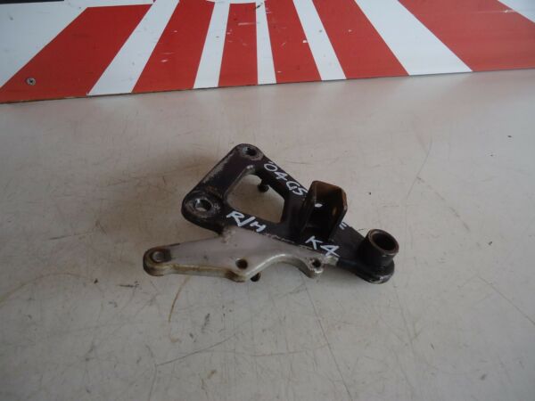 SUZUKI GS500E K4 RH FOOTREST HANGER 